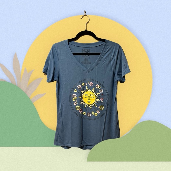 Modern Lux Blue T-Shirt with Sun & Floral Medallion Front - Picture 6 of 11